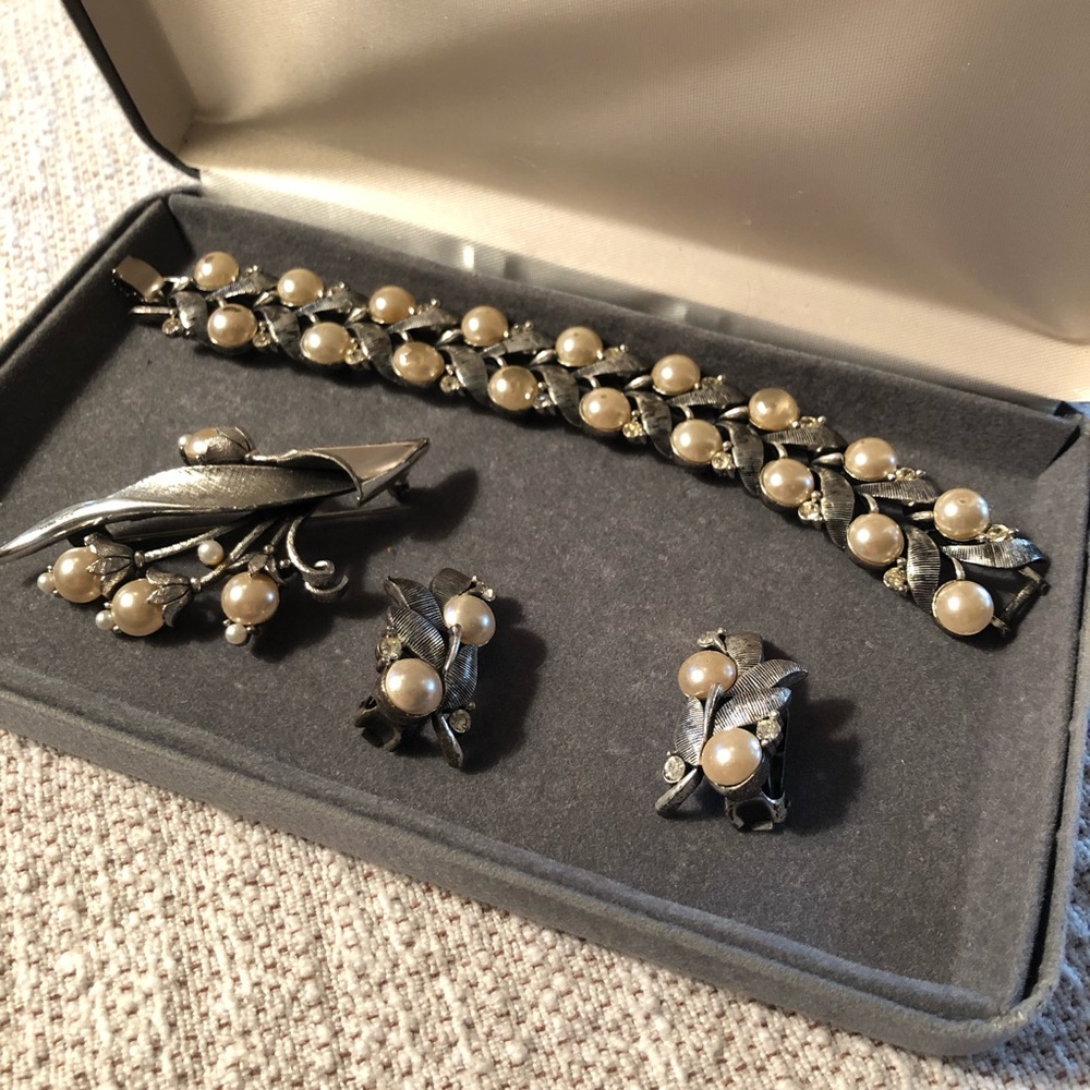 Vintage jewelry set